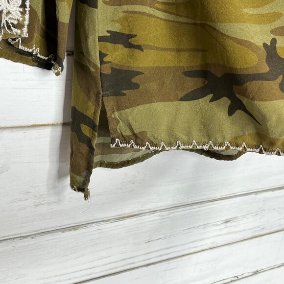 Johnny Was Silk Embroidered Camo Top Size Small - Picture 5 of 11